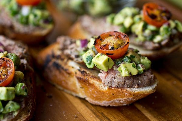 A close up of some food on top of bread